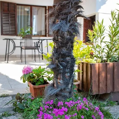 Luka Apartment *