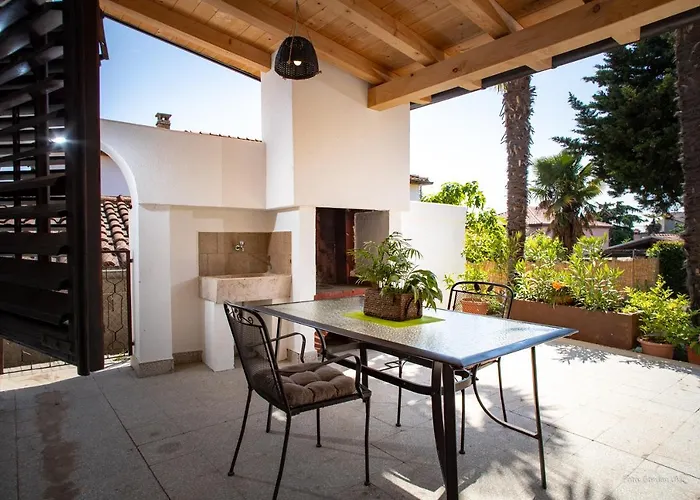 Luka Apartment *